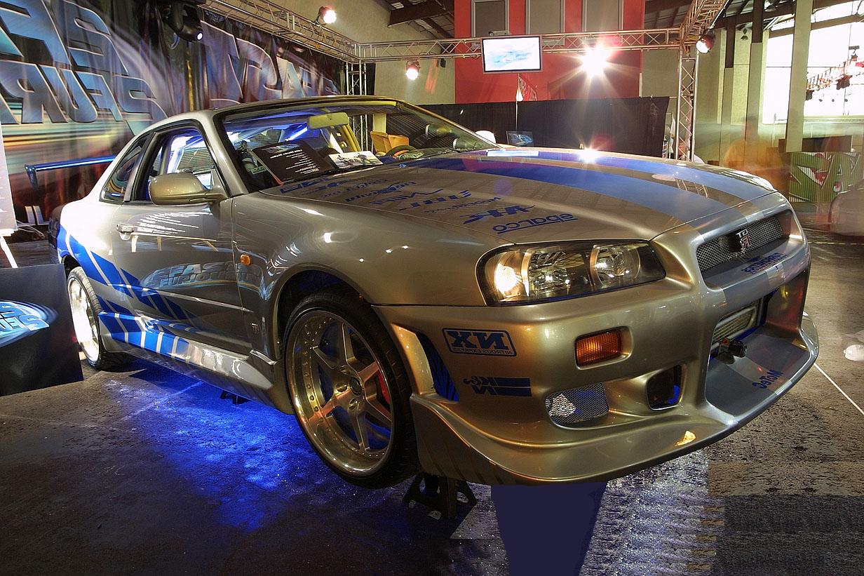 hot nissan skyline.jpg